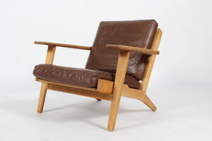Hans J. Wegner. Lænestol af egetræ model GE-290 