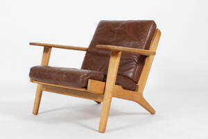 Hans J. Wegner. Lænestol af egetræ model GE-290 