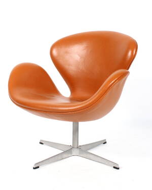 Arne Jacobsen. Svanen, Lænestol model 3320. Original læder. 2001.  Denne vare er sat til omsalg under nyt varenummer 4241092