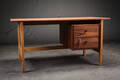 Hans J. Wegner. Skrivebord af teak og eg 