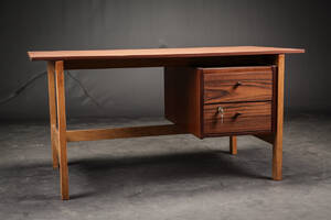 Hans J. Wegner. Skrivebord af teak og eg 