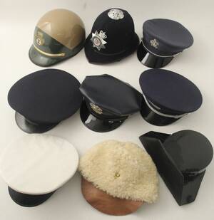 Polis  militärmössor, 9 st