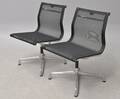 Charles Eames. Par stole, model EA-105 2