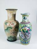 Orientaliska vaser 2 st i porslin, höjd 65 cm respektive 61 cm2