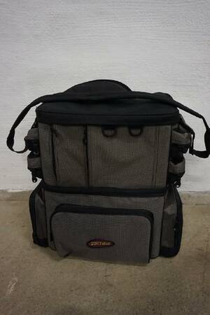 Tackle Logic Fiskeväska med 8 fiskelådor