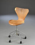 M26117 - Arne Jacobsen, kontorstol model 3117 Syveren