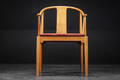 Hans J. Wegner. Armstol Kinastolen, model FH 4283, med stel af kirsebær 