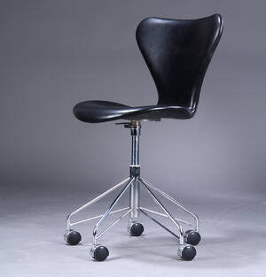 Arne Jacobsen. Kontorstol model AJ 3107