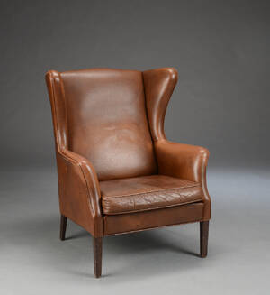 Øreklapstol af brunt læder