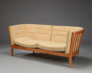 Stouby. Sofa af kirsebærtræ, model Monica Denne vare er sat til omsalg under nyt varenummer 4050415