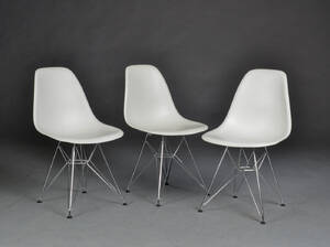 Charles Eames. Tre skalstole model DSR 3