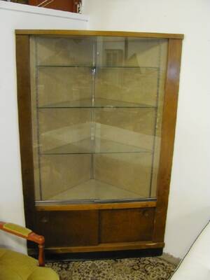 HÖRNVITRINSKÅP H 171 CM, SKADA GLASDÖRR