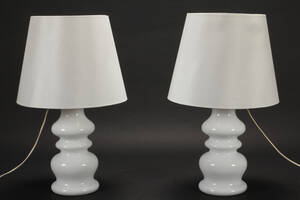 Sidse Werner for Holmegaard, Bibliotek bordlamper, hvidt opalglas. H. inkl mont. 37 cm. 2