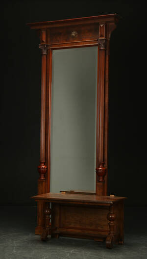 Christian IX spejl og konsol af nødde- og rodtræ. Ca. 1880 2