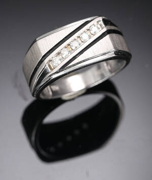 Ring af 10 kt. hvidguld  med brillanter, 0,20 ct.