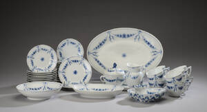 Service af porcelæn Empire  BG bestående af 40 dele.
