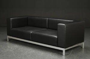 Hay. Sofa, sort læder og aluminium