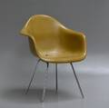 Charles Eames. Armstol, model DAX 