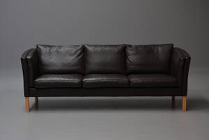 Dansk møbelproducent trepersoners sofa i skind