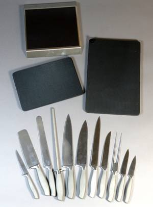 Prosharp 9 Messer, 2 Schneidebretter, 1 Messermagnet, u.a. 14