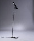 Arne Jacobsen. AJ standerlampe, sortlakeret