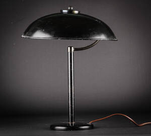 Bordlampe af lakeret metal