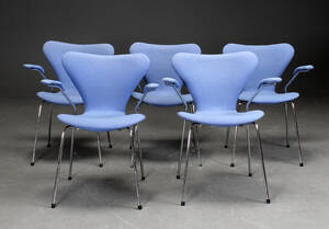 Arne Jacobsen. Fem stole  syveren  model 3207 5 