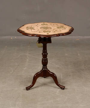 Fällbord i mahogny, skiva med dekor