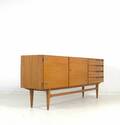 Sideboard der 1960er Jahre mit graphisch gestalteten Schüben