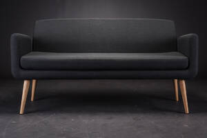 Matthew Sheargold for Woodmark. MO to pers. lounge sofa i antracit møbelstof  