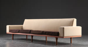 Illum Wikkelsø. Fire-pers. sofa