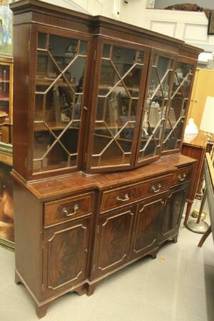 Vitrinskåp, England