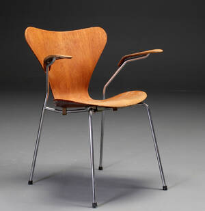 Arne Jacobsen. Syveren med armlæn, model 3207 Denne vare er sat til omsalg under nyt varenummer 4044247