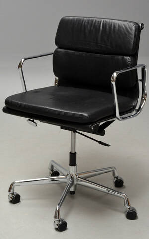 Charles Eames. Soft Pad kontorstol med sort læder, model EA-217  