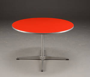 Arne Jacobsen. Cirkulært sofabord. 