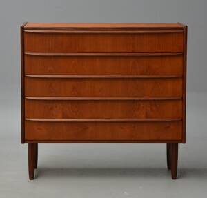 Dansk møbelproducent. Kommode af teaktræ