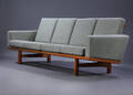 Hans J. Wegner. Fire-pers. sofa, eg, model GE-2364. 