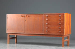Skænk af teak, 1950erne, dansk møbelproducent