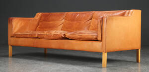 Stouby. Tre-pers. sofa model Eva, cognacfarvet læder