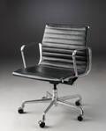 Ray og Charles Eames. Kontorstol, model EA335, sort læder 