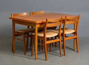 Dansk møbelproducent. Bord m. udtræk samt 4 stole af teak, 1960erne 5