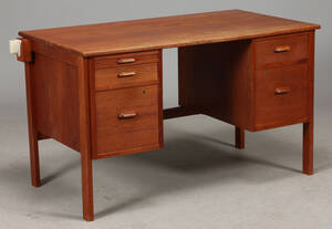 Dansk møbelproducent. Skrivebord af teak