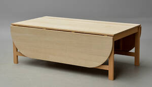 Søren Holst. Sofabord i massiv eg, model 5396