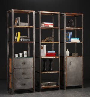 Tre-delt reolsystem i industrielt design