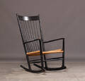 Hans J. Wegner. Gyngestol af sortlakeret træ, model J16