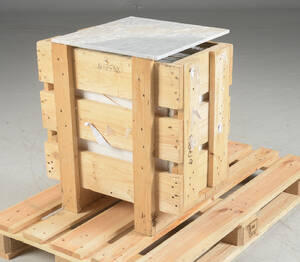 4681 - Kvartpalle med 15 stk. marmorfliser 45,7 x 45,7 cm. 15