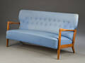 Fritz Hansen, tilskrevet. Variant af sofa model 8204 med stel af bøgetræ, 1950erne