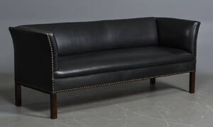 Sofa betrukket med sort læder, ca. 1950erne