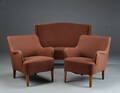 Par lænestole samt to pers. sofa, overpolstret. 3