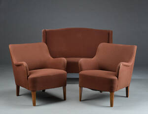 Par lænestole samt to pers. sofa, overpolstret. 3